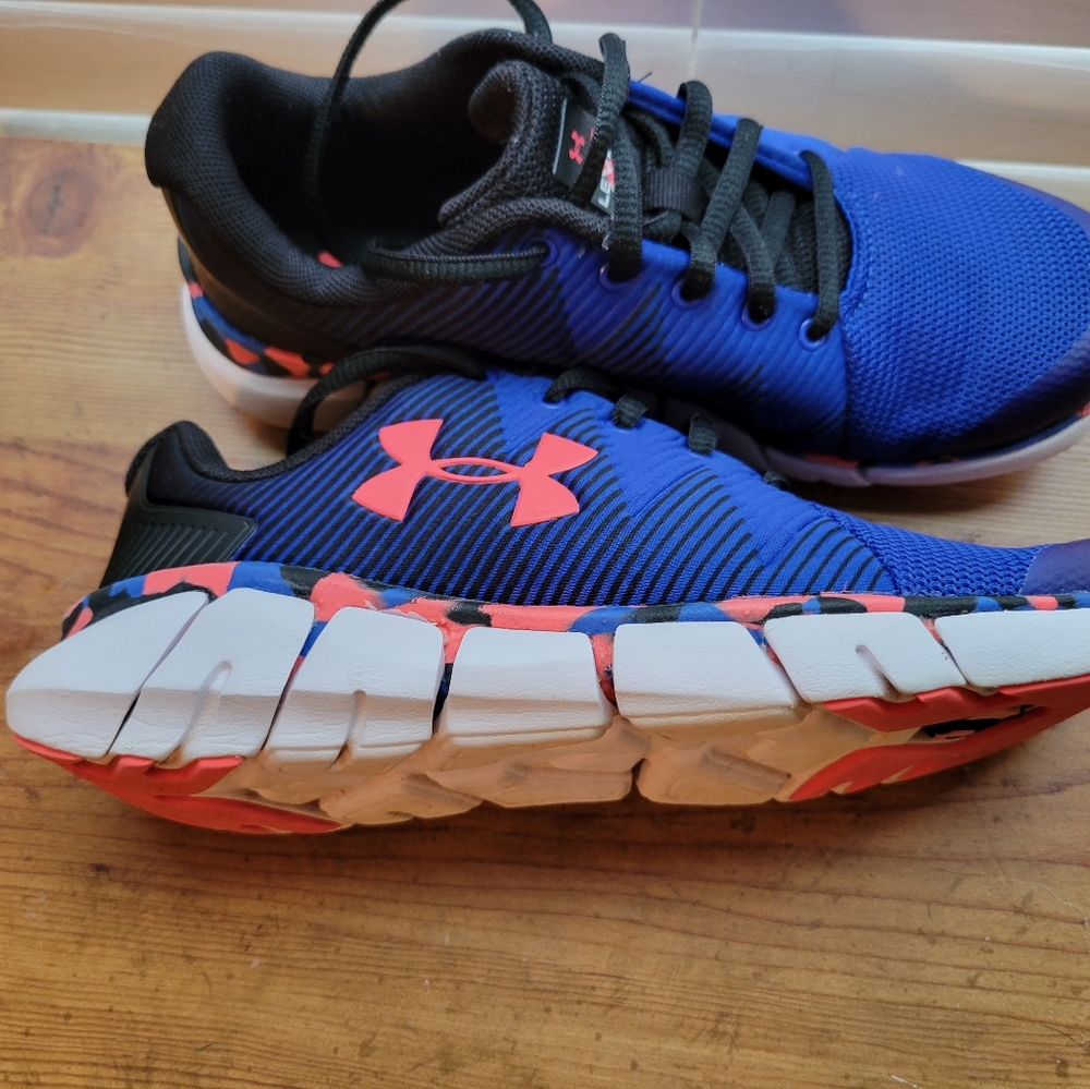 BOYS Under Armour shoes